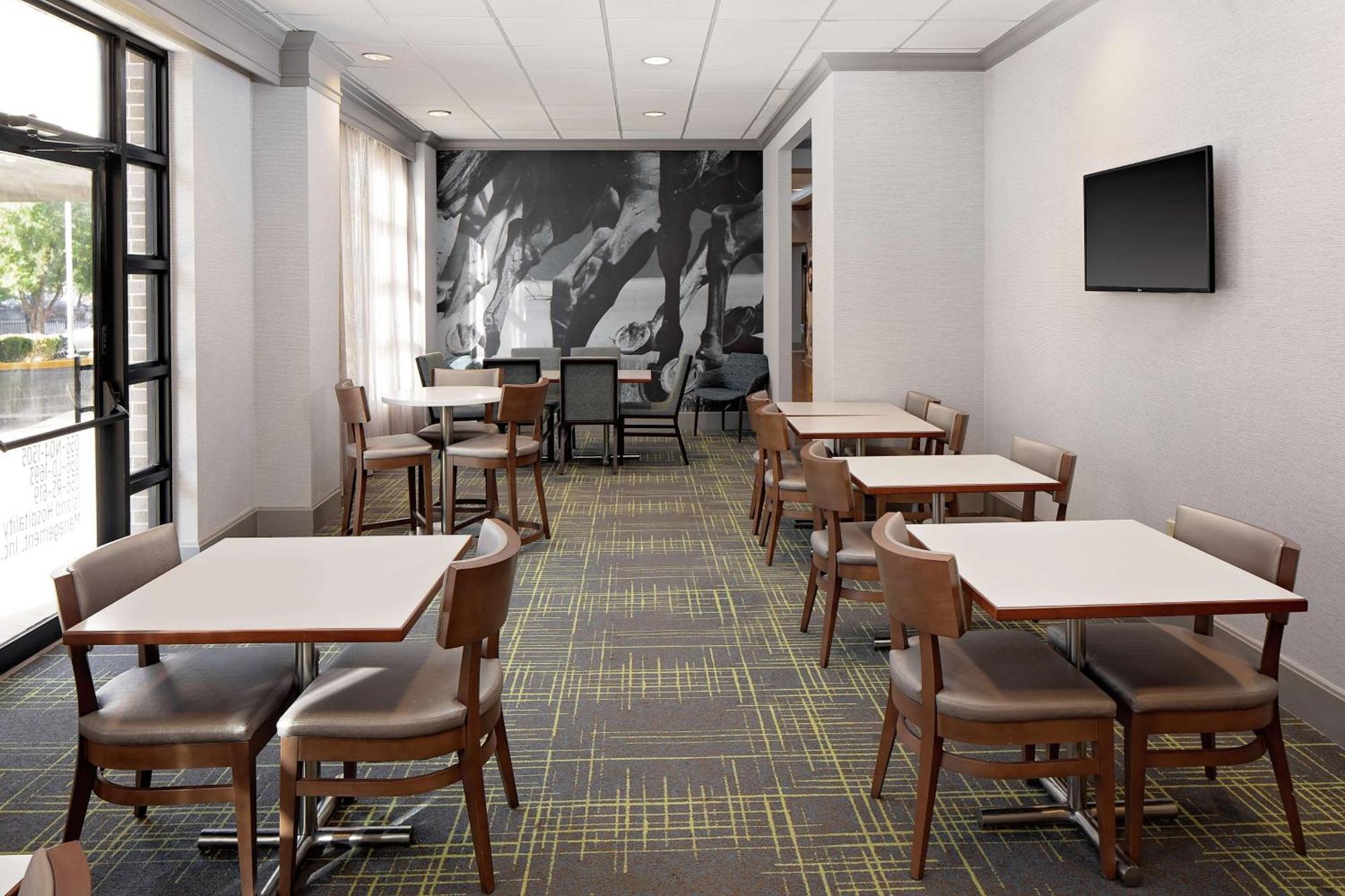 Hampton Inn Louisville Downtown מראה חיצוני תמונה