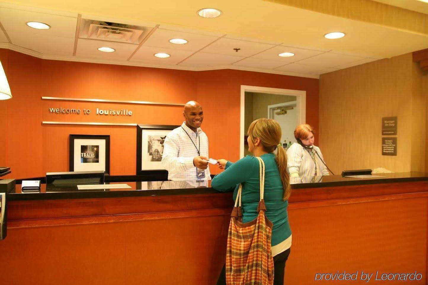 Hampton Inn Louisville Downtown מראה חיצוני תמונה